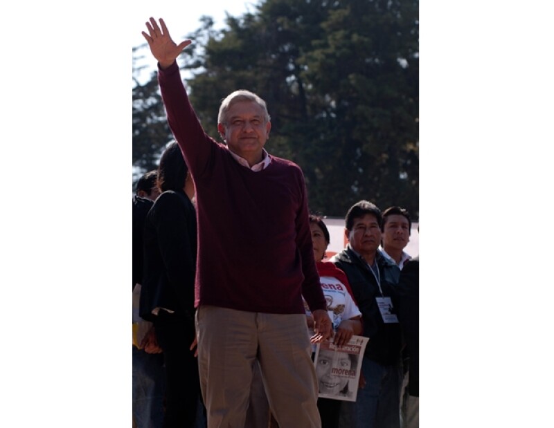 Andrés Manuel debe buscar ropa a medida.
