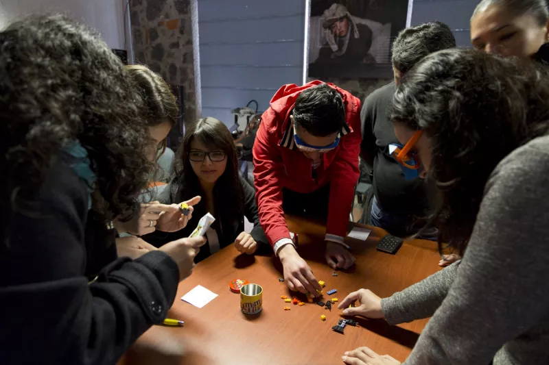 Empleados de Dow en dinámica de integración.