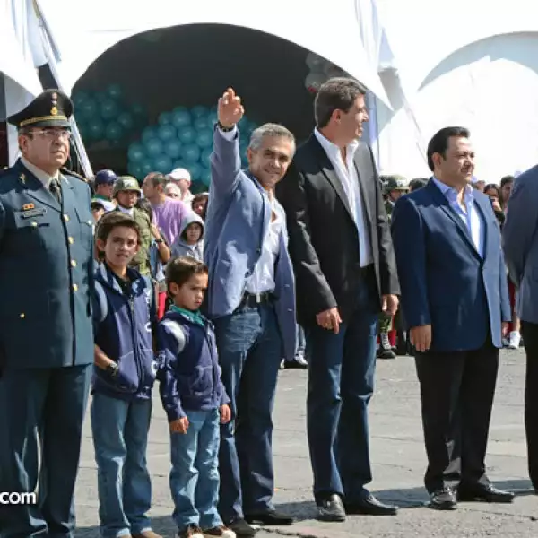 General Vallasta T con Miguel Jr., Leonardo y Miguel Ángel Mancera y Arturo Elías Ayub, Héctor Serrano y Mel Young