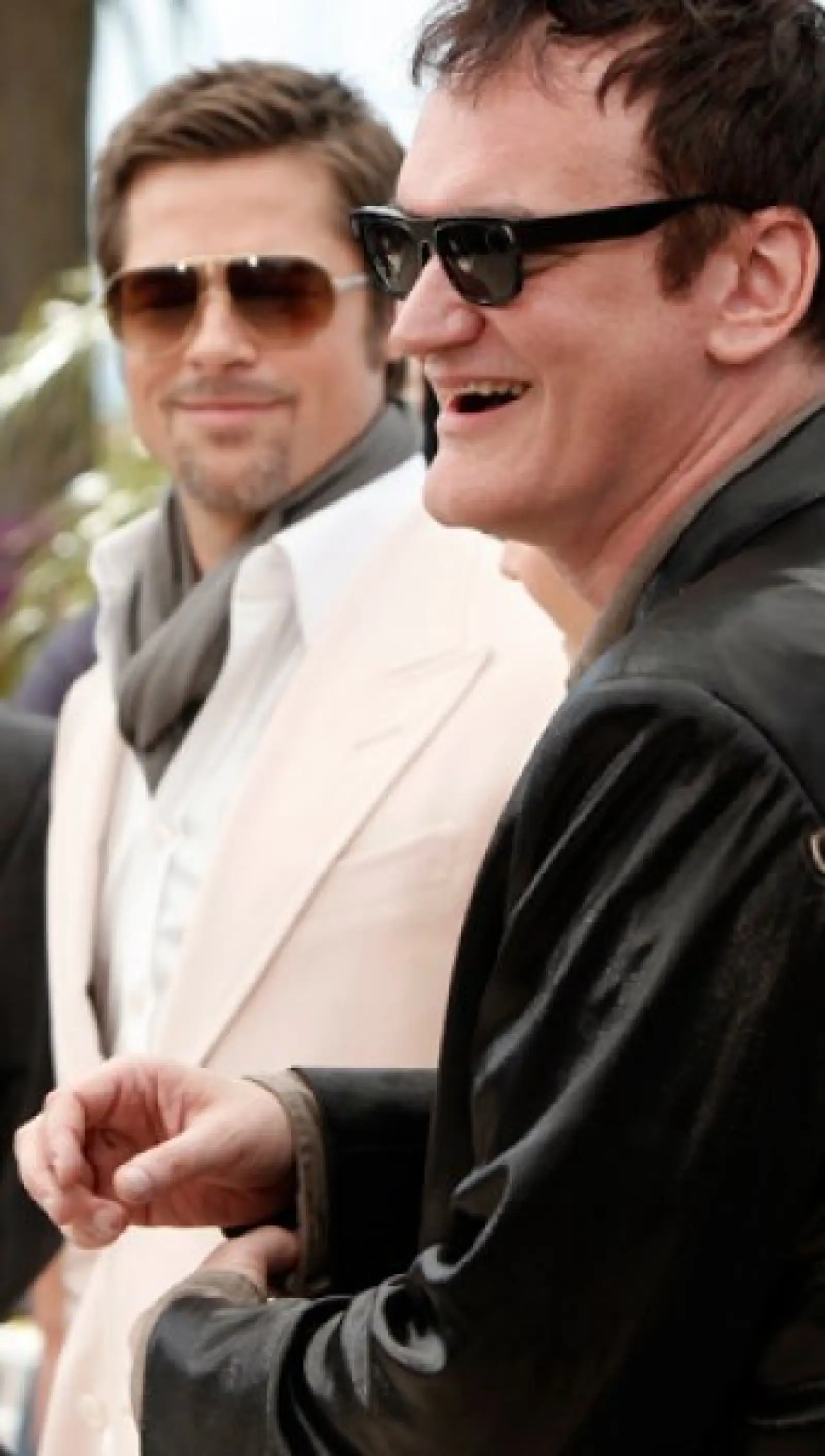 A pesar de eso, a Pitt se le vio muy relajado, acompañado por el director de la cinta, Quentin Tarantino, a quien se le vio muy sonriente y bromista.