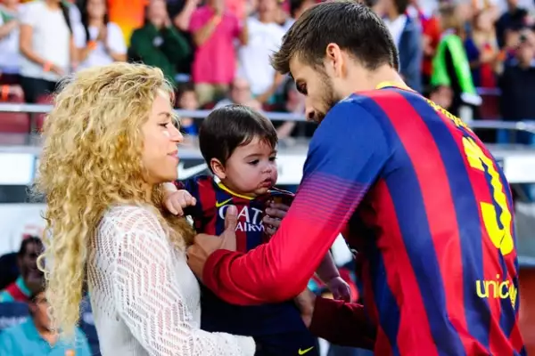 Shakira, Milan y Piqué durante uno de los partidos del Club Barcelona.