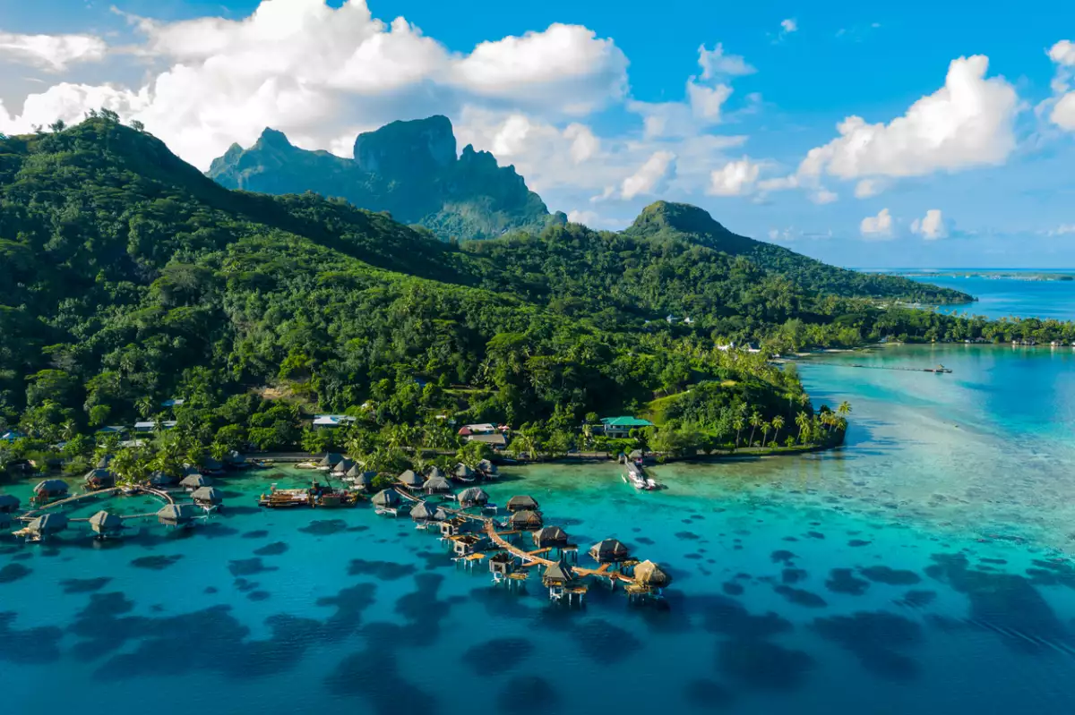 Foto aérea de la laguna Otemanu, en Bora Bora.