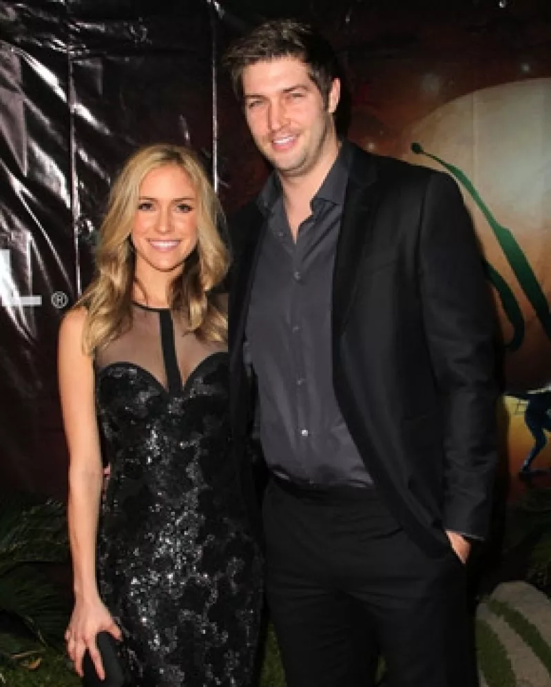 Hoy por la tarde la ex estrella de reality show comunicó mediante Twitter que ella y Jay Cutler, quarterback de los Osos de Chicago, contrajeron nupcias.