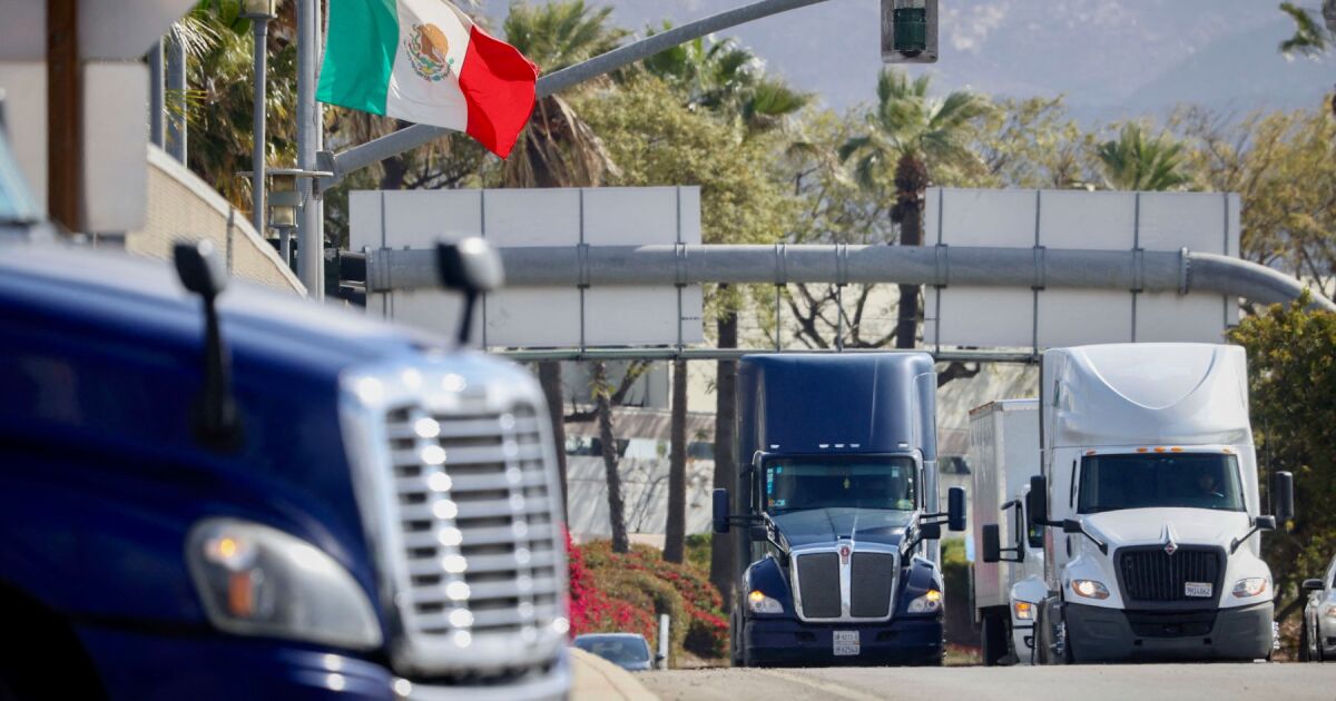 Meksika, ABD'de ithal kamyonlara uygulanan vergi nedeniyle milyoner etkisinden korkuyor