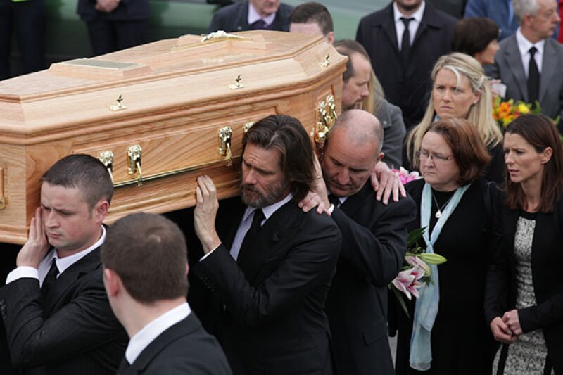 El actor y comediante voló a Irlanda este fin de semana para estar presente en el funeral de Cathriona White y así despedirse de ella.
