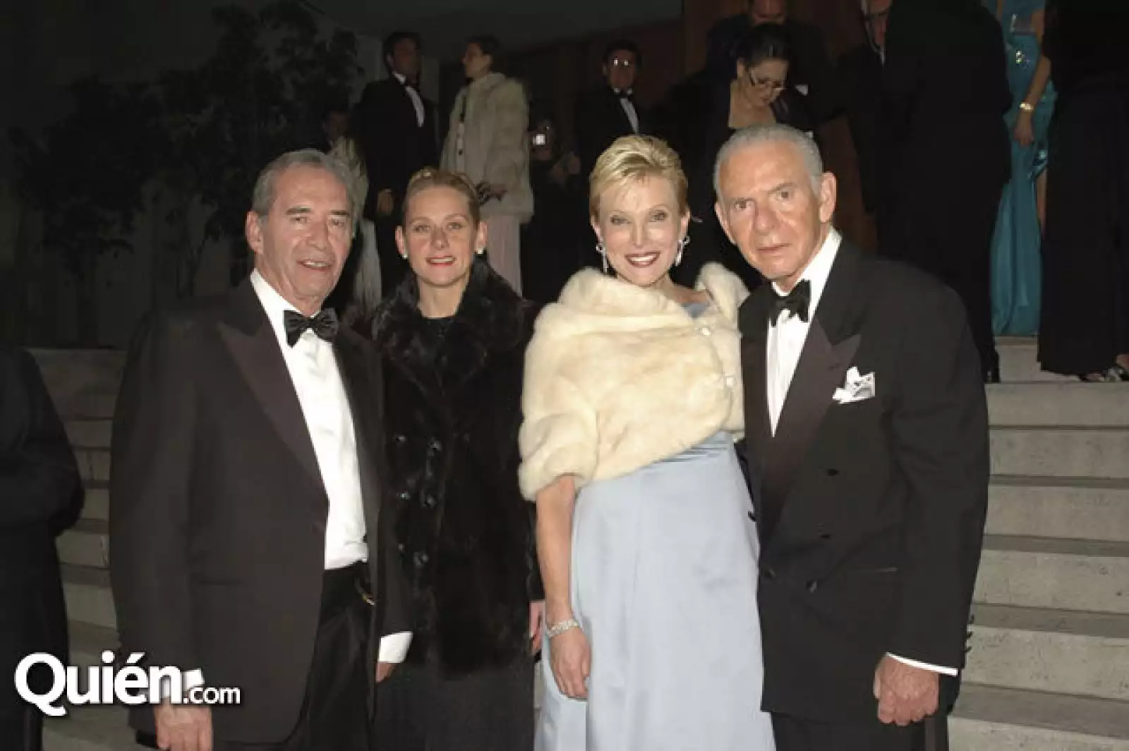 Luis del Valle Gurria y señora con Raquel y León Bessudo