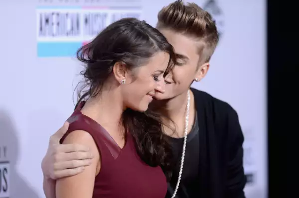 Justin y su mamá, Pattie Mallete.