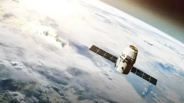 Un satélite orbitando la tierra