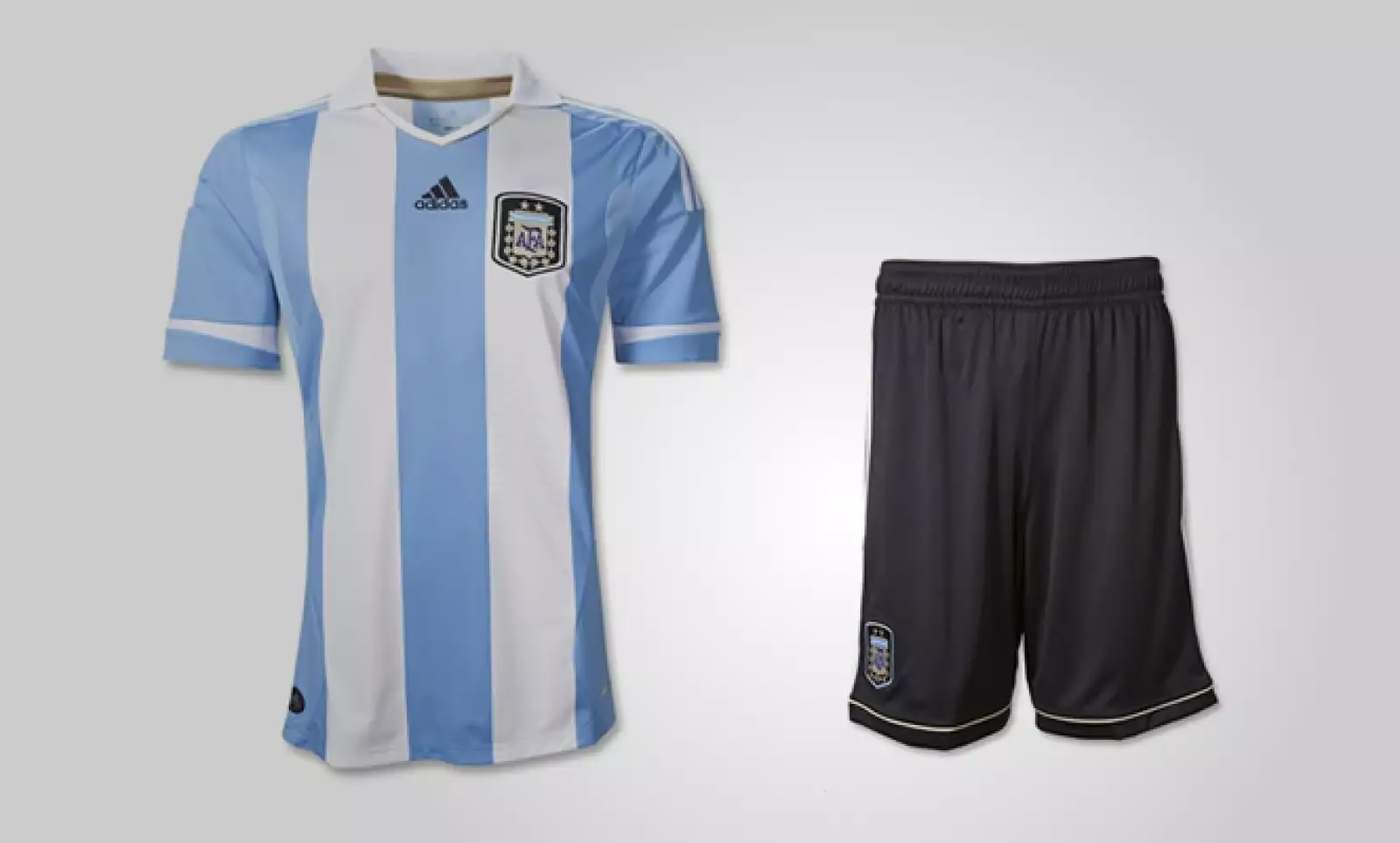 La primera prueba del nuevo técnico, después de la etapa con Maradona. Juega en casa y su selección mayor deberá demostrar su fuerza, ya que no ha ganado ningún torneo relevante desde 1993. Su playera cuesta 69.99 dólares y sus calzoncillos 39.99 dólares.