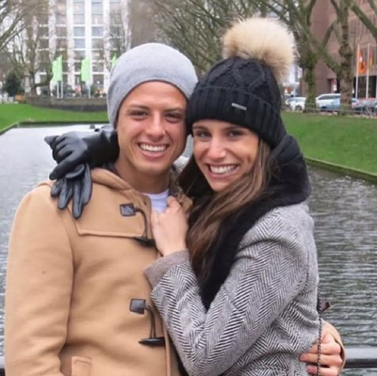 El amor entre la pareja continúa y lo demuestran con un PDA compartido en Instagram en donde la reportera expresa lo mucho que extraña al futbolista.