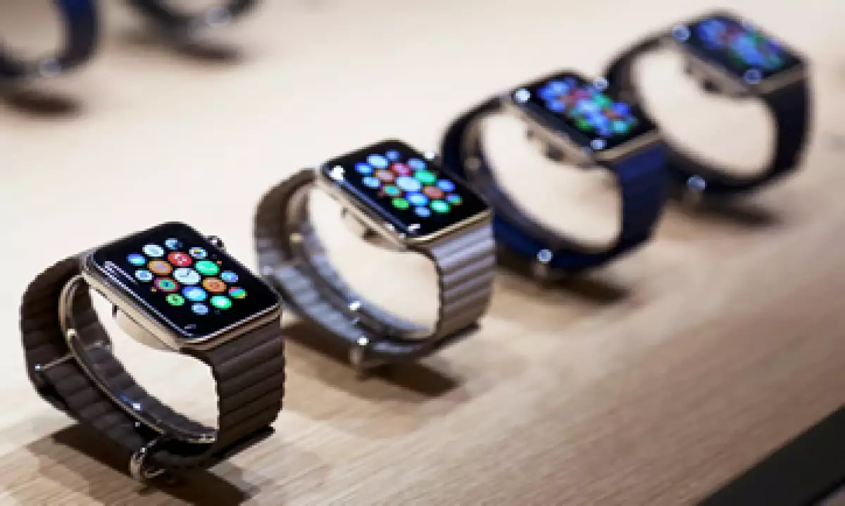 Apple no confirmó los motivos detrás de esta nueva estrategia para vender el Apple Watch en línea. (Foto: Reuters )