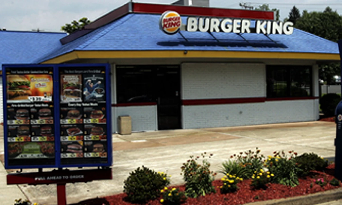 La remodelación de cada unidad, en el nuevo esquema 20/20, le representa a Burger King una inversión de un millón de dólares. (Foto: AP)