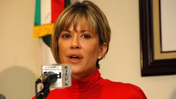 El 28 de enero apareció una manta en la que se amenazaba de muerte a Silvia Irabién.