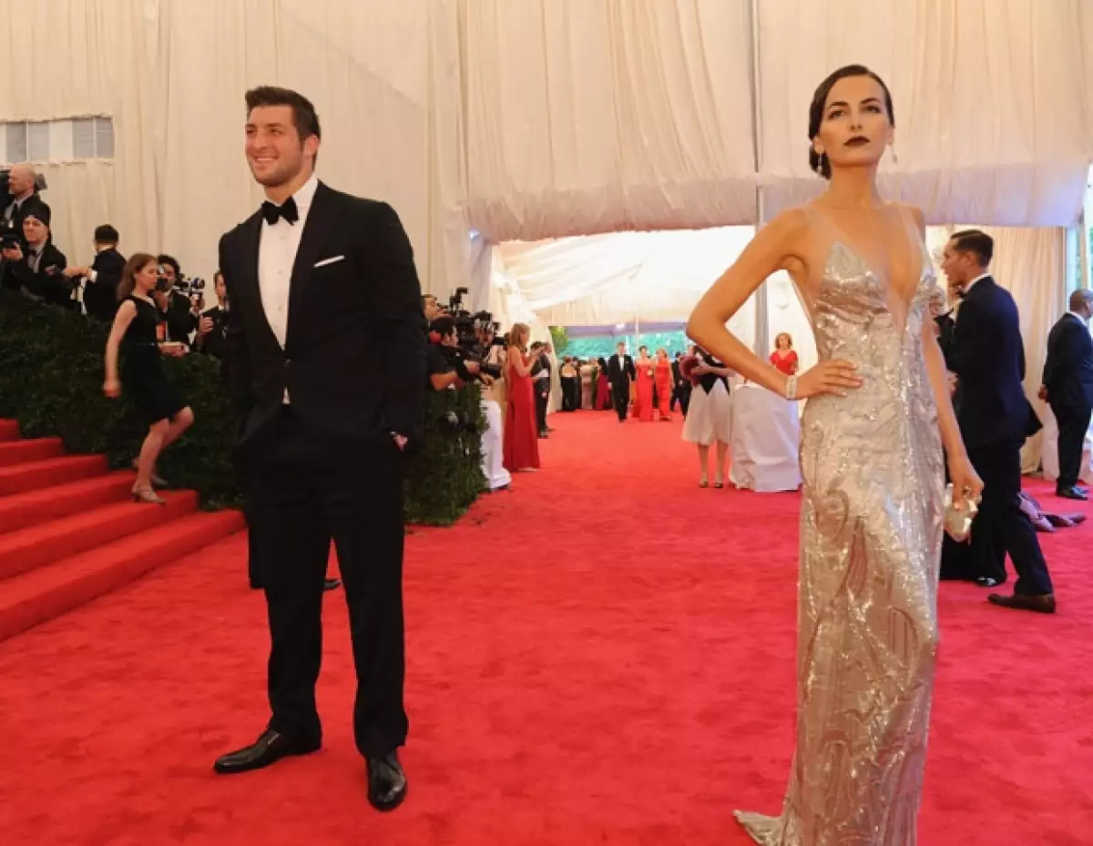 Después de muchos dimes y diretes, sí existe un romance entre la actriz y el jugador de futbol americano de los New York Jets.