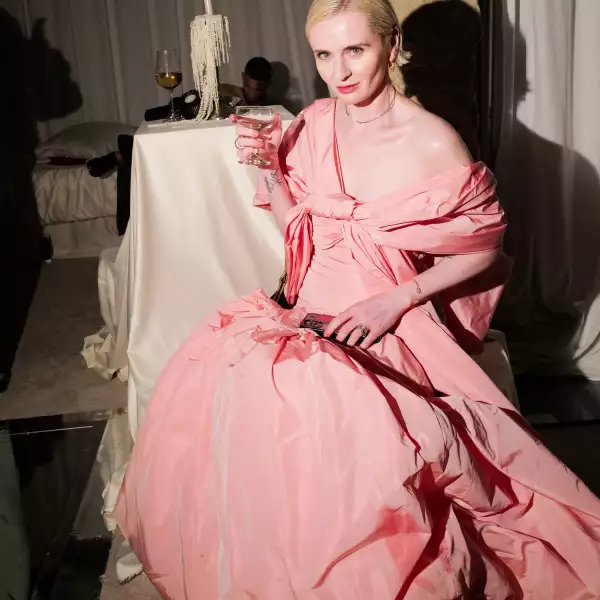 APRESMET 2: PRESENTED BY CARLOS NAZARIO, EMILY RATAJKOWSKI, FRANCESCO RISSO, PALOMA ELSESSER, RAUL LOPEZ, RENELL MEDRANO AND WSA