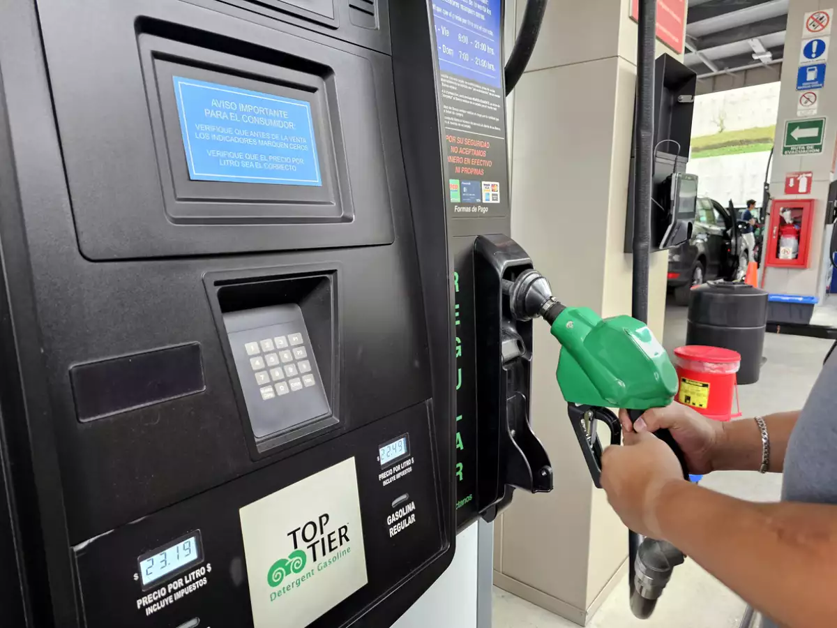 Profeco presenta 43 denuncias contra gasolineras por vender litros incompletos
