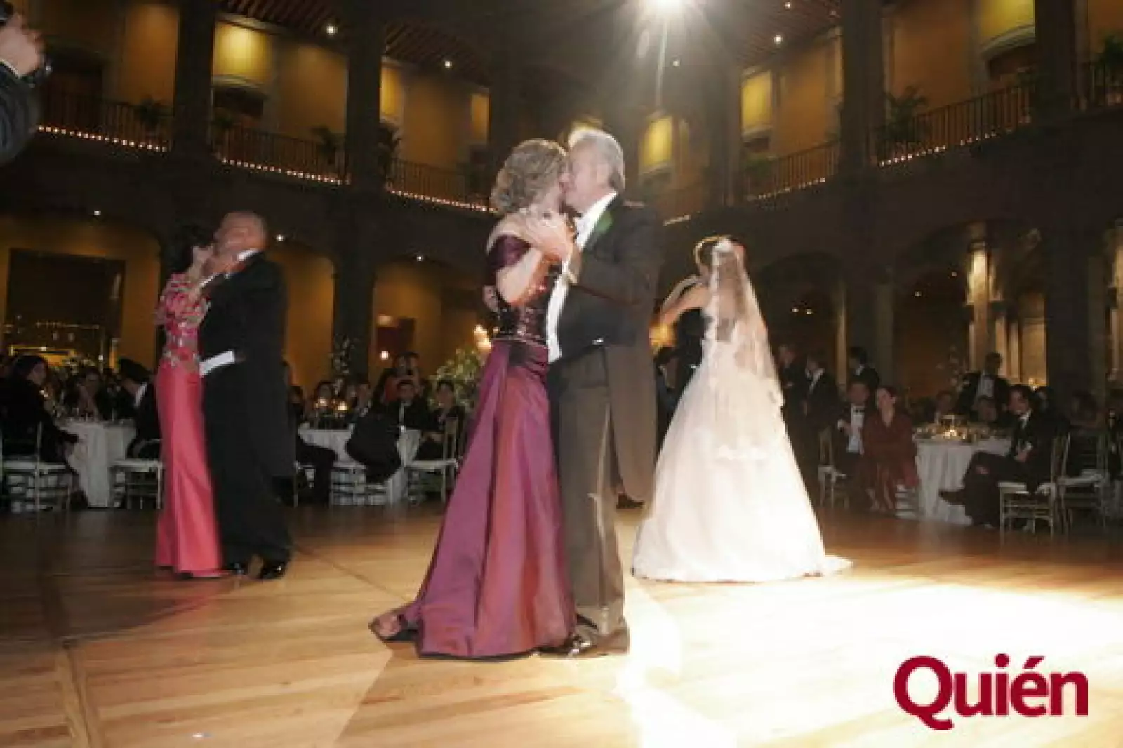 Emilia Méndez, Alejandro Flores