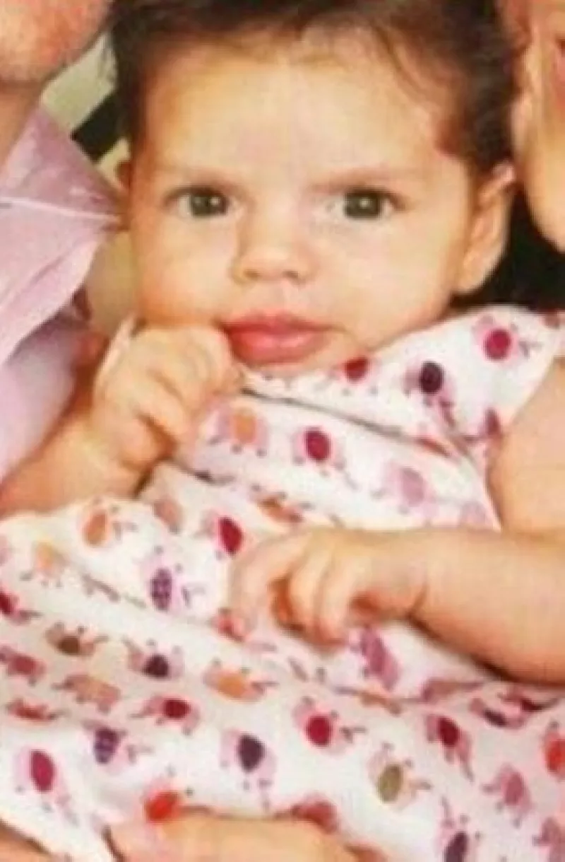 Con una imagen de su hija recién nacida, la cantante hizo ver que el gen Derbez es indudable tanto en su pequeña como en los demás hijos del comediante.