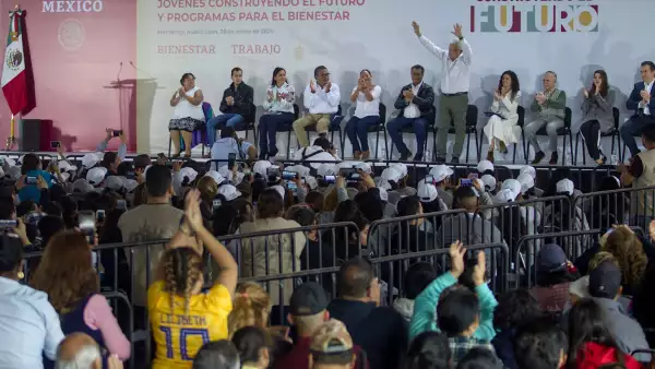 (Andrés Manuel López Obrador en un evento donde se presentó el programa social "Jóvenes Construyendo el Futuro")