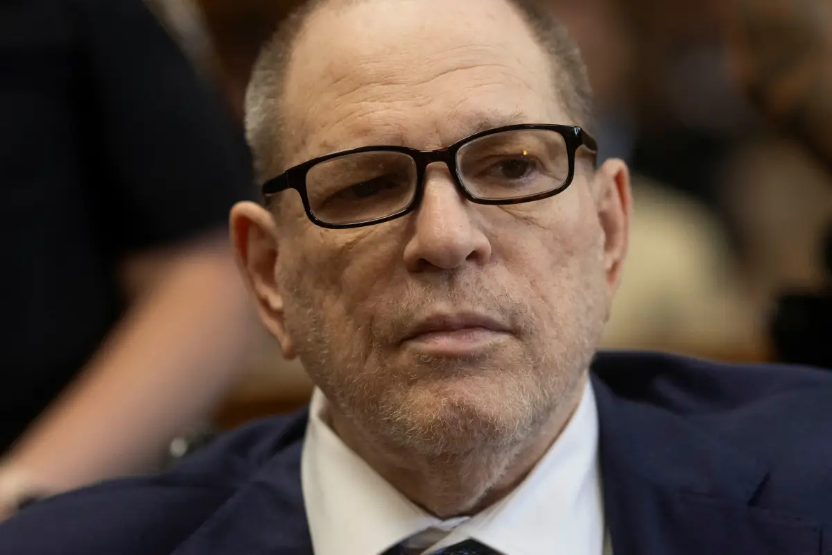 anulan cargo por violacion a harvey weinstein