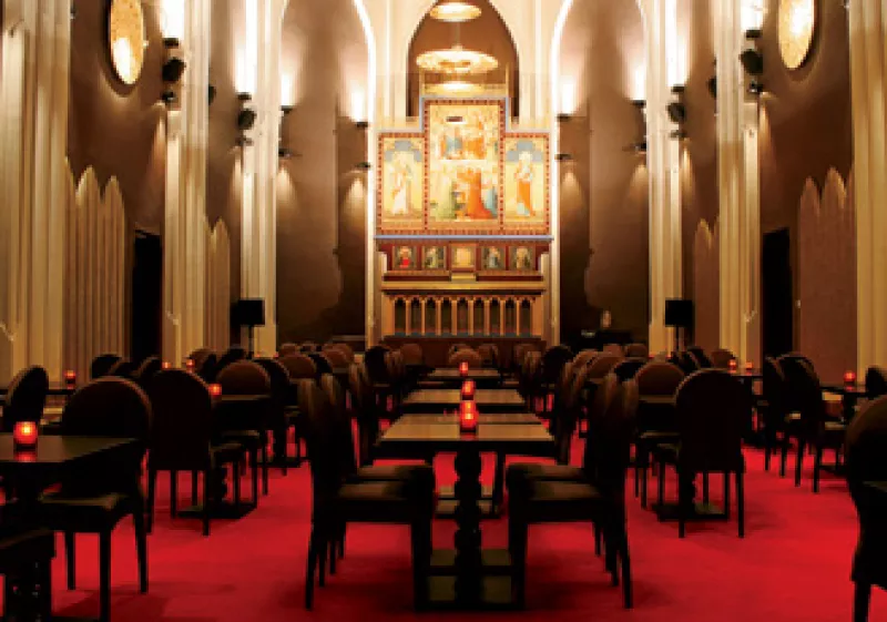 Los estilos góticos y neogóticos de iglesias, conventos y templos europeos retan a los arquitectos a diseñar espacios que integren lo tradicional con lo moderno. (Foto: Cortesía Patershof Hotels)