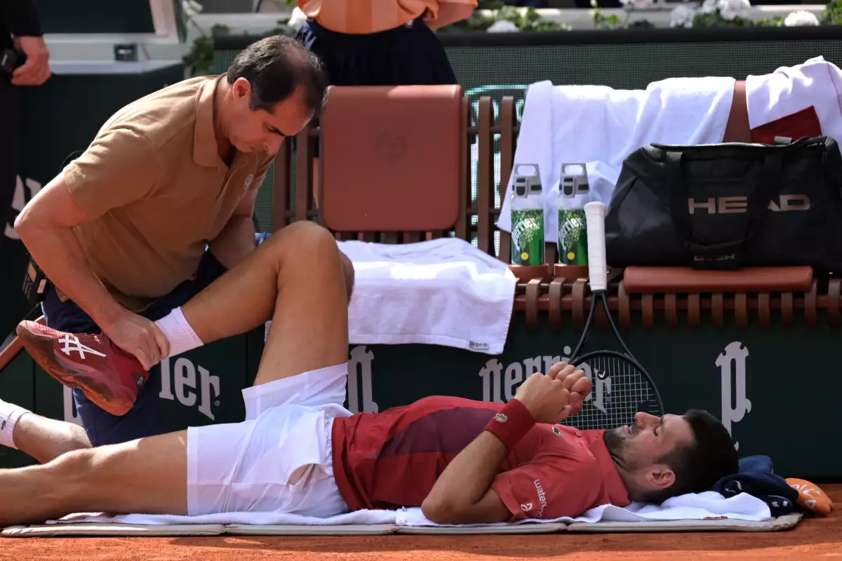 Djokovic se lesiona en Roland Garros 2024