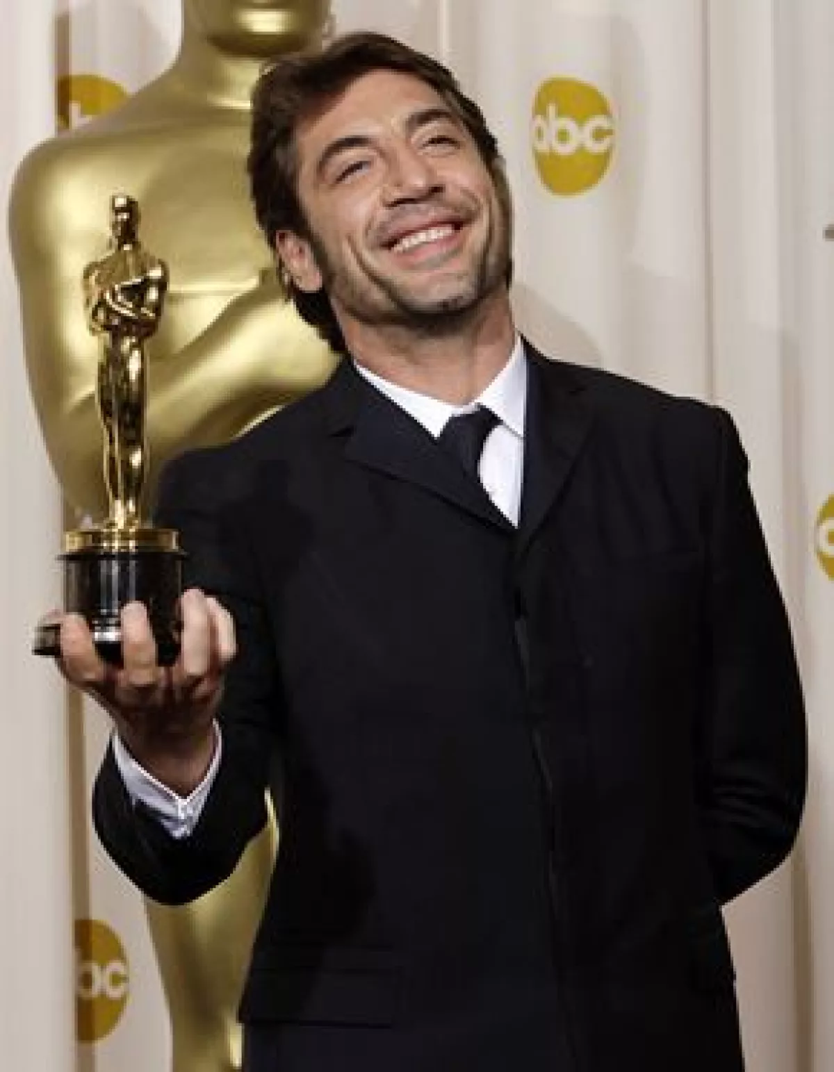 El ganador de un Oscar dice que no se vendió a Hollywood, como dicen sus compatriotas.