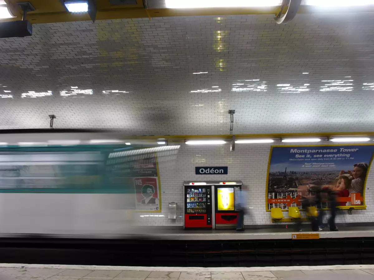 metro paris publicidad