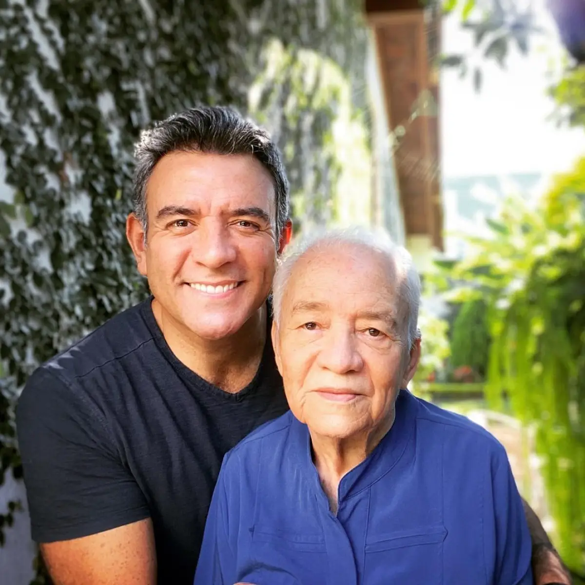 muere-la-mama-de-hector-sandarti.jpg
