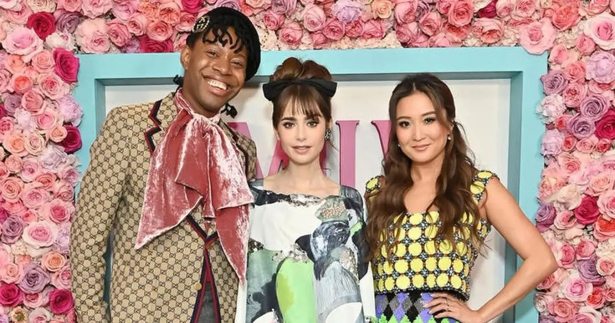 Jeremy O. Harris, Lily Collins y Ashley Park 