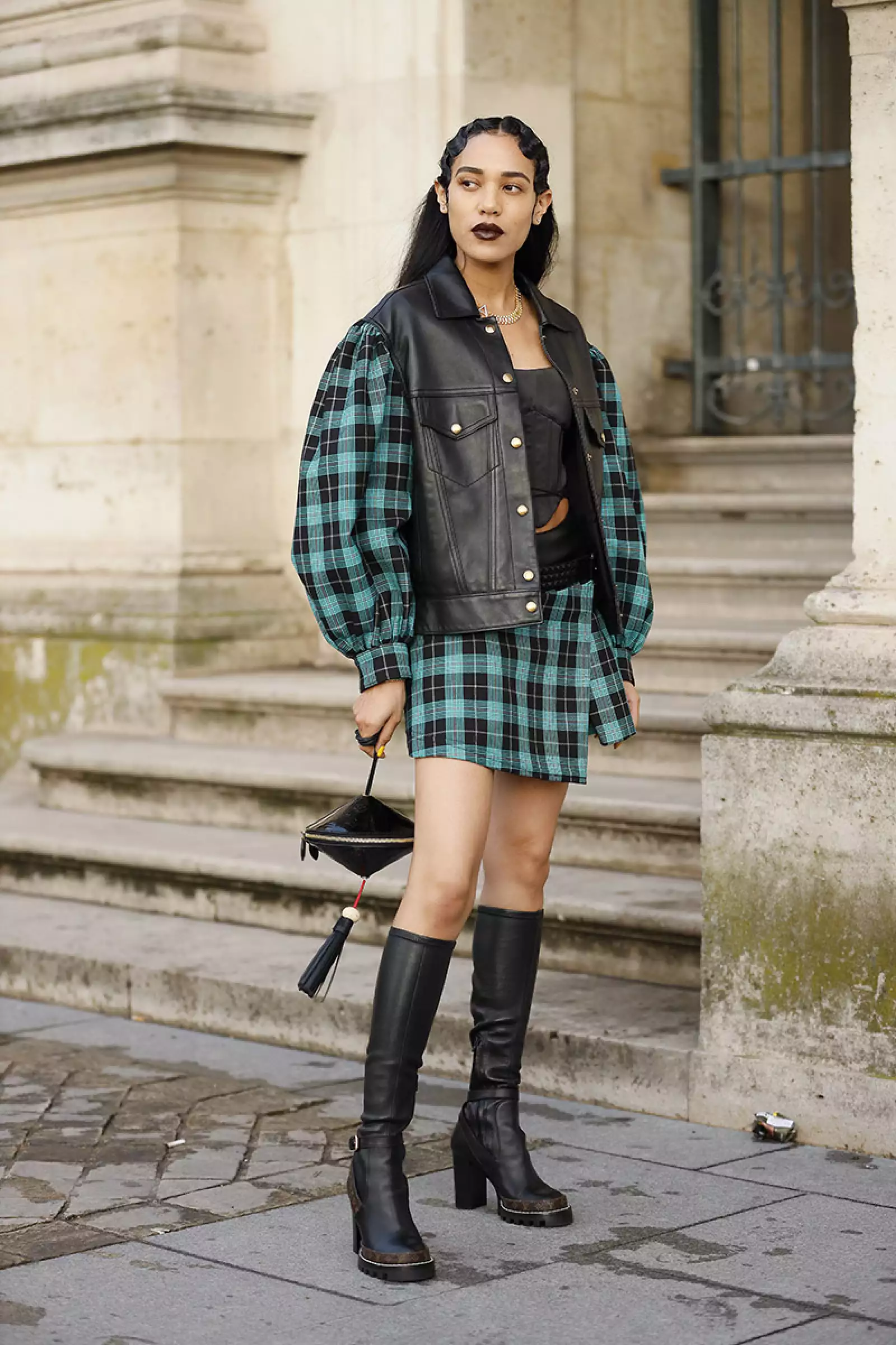 Street Style : Paris Fashion Week - Womenswear Spring Summer 2020 : Day Nine