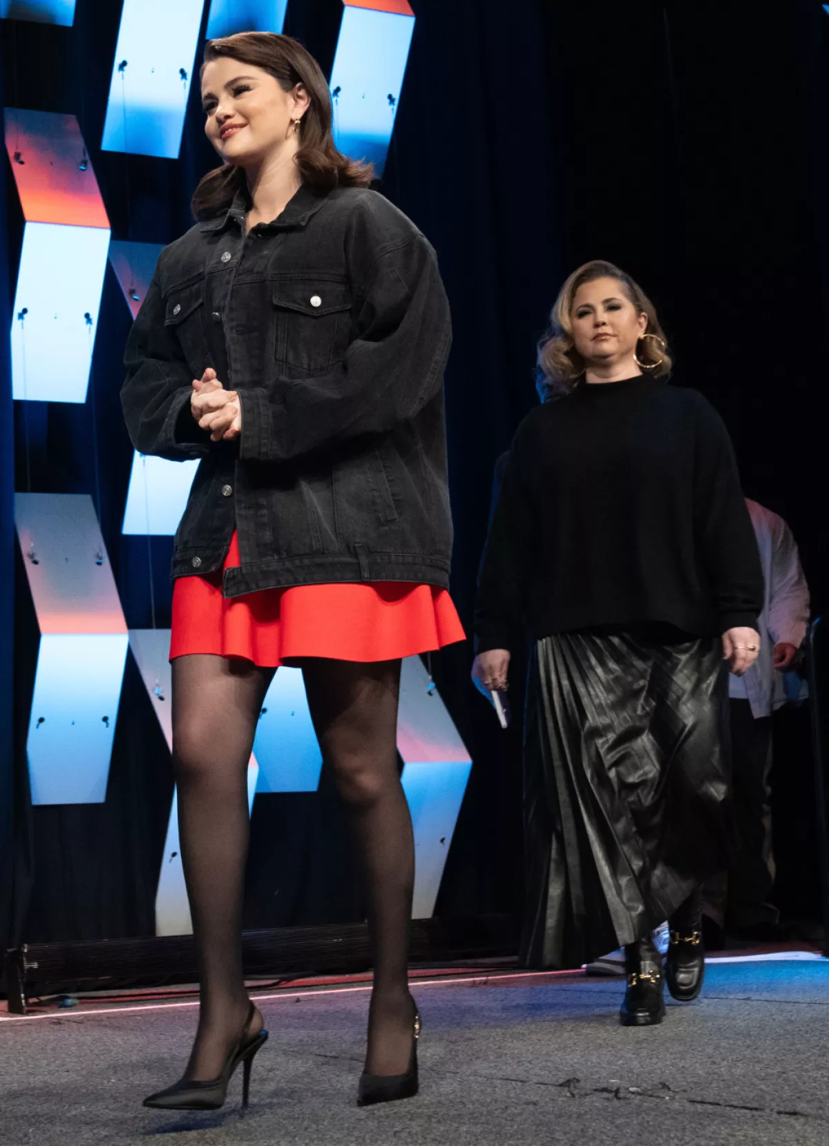 Selena Gomez y su mamá, Mandy Tefeey, son demandadas por presunto fraude en Estados Unidos