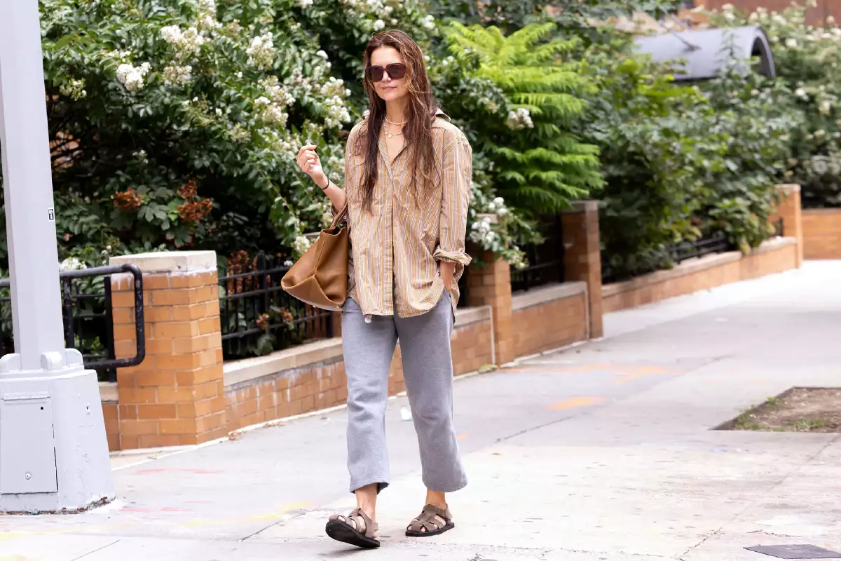 Katie Holmes slow morning