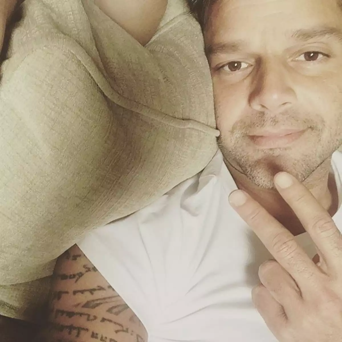 Ricky Martin siempre envía amor y paz a sus seguidores.
