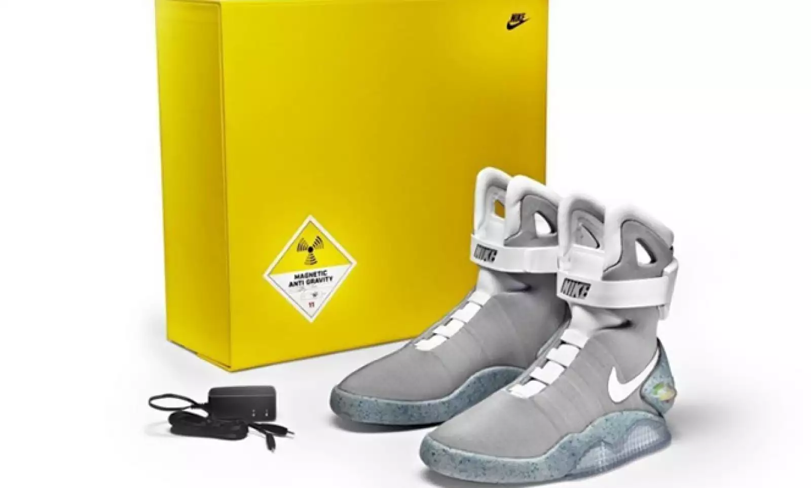 Los NIke Mag 2011, el nombre clave de las zapatillas, se iluminan al tocar la lengüeta y brillan durante cinco horas.