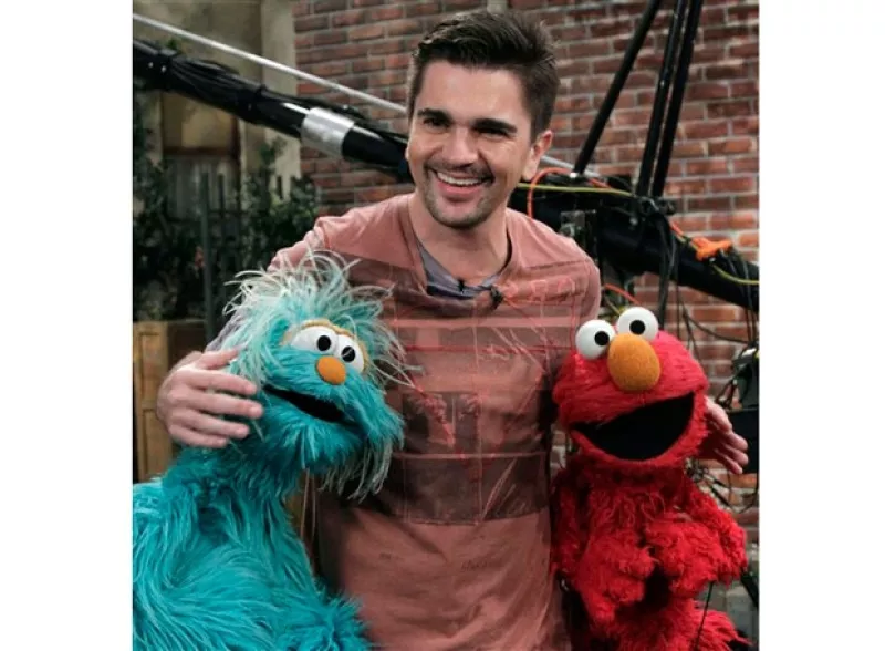 El cantante colombiano participó en el programa de Plaza Sésamo, por lo que grabó un capítulo al lado de Elmo y Rosita, en Nueva York.