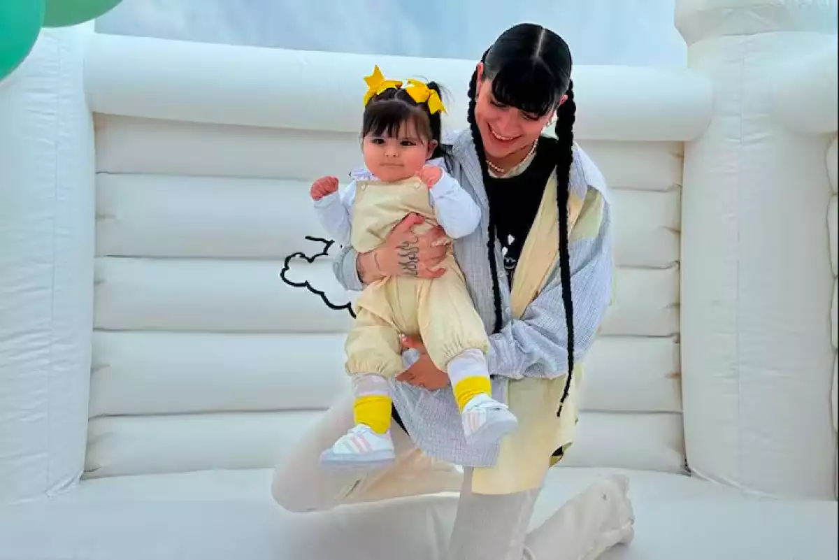 Cazzu revela una más de Nodal: le impide que su hija Inti viaje con ella