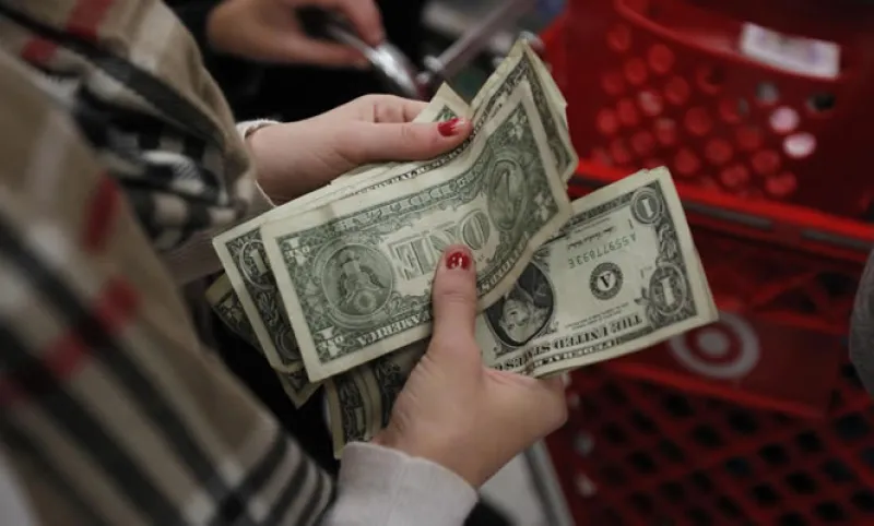 Se espera que los consumidores gasten casi 500,000 mdd durante la temporada de compras navideña, 3% más que el año pasado.