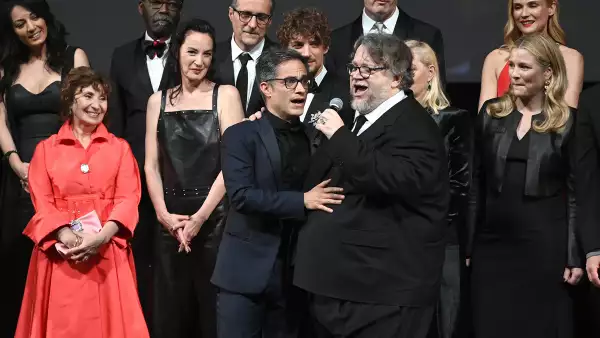 Guillermo del Toro y Gael García Bernal se avientan palomazo en el Festival de Cannes