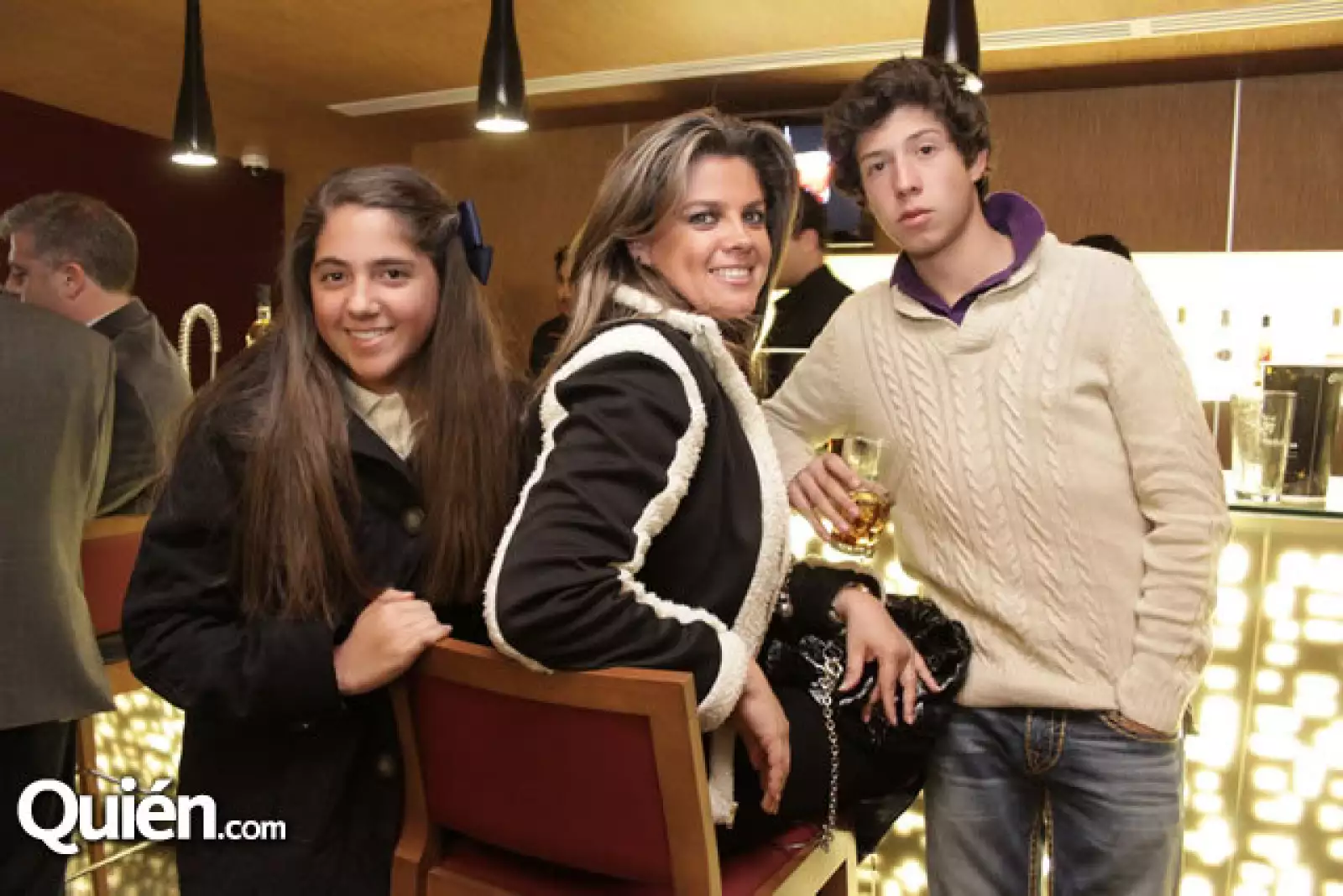 Giovanna,Adriana y Max Bucio