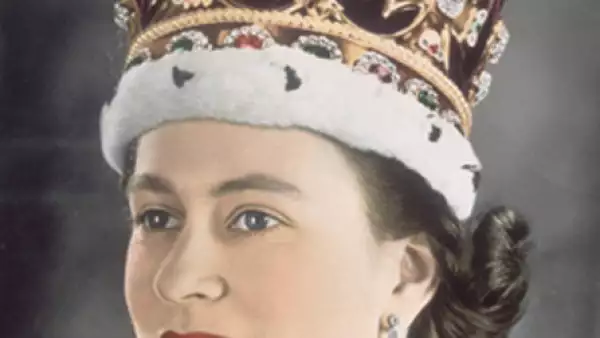 La soberana del Reino Unido festejará durante este fin de semana su Jubileo de Diamante, en el que celebra 60 años al trono. El 2 de junio de 1953, día que fue oficialmente nombrada Reina de Inglaterra lució la corona Imperial de Estado.