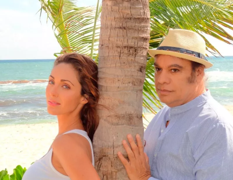 La cantante demostró que es una buena empresaria con el éxito de su tienda Aviesta; además aseguró que Televisa `es y será siempre su casa´.