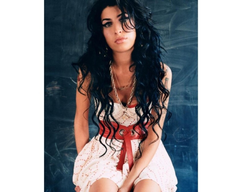 Amy lució en el video clip de una de sus canciones más famosas este lindo vestido.