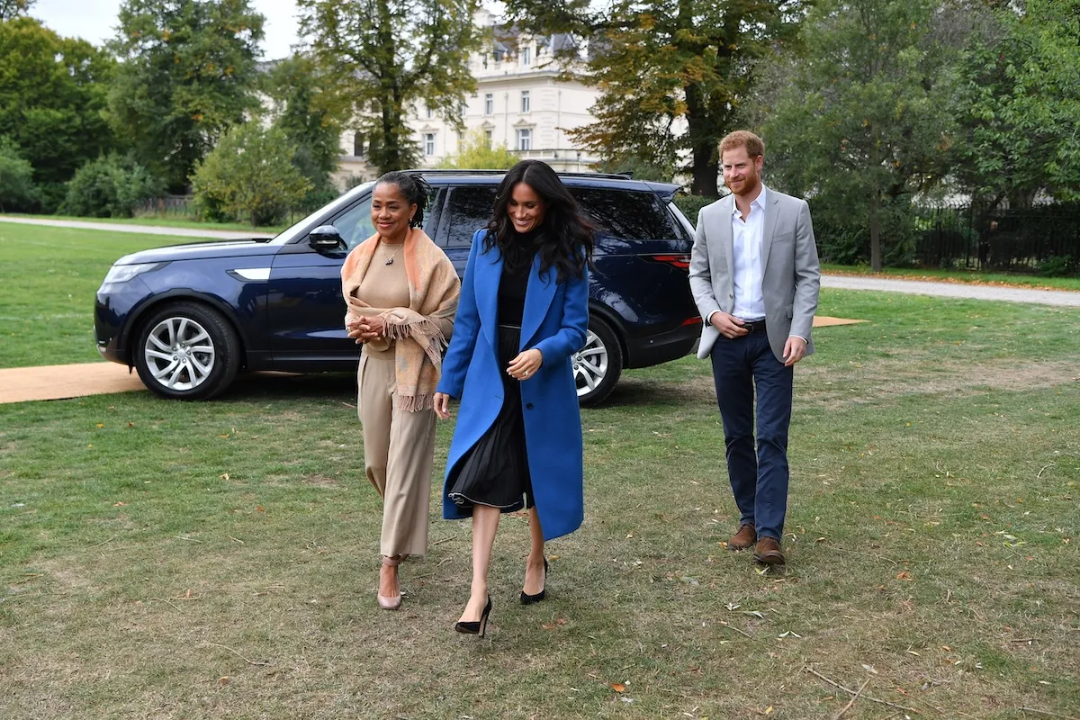Doria Ragland mamá de Meghan Markle y suegra del príncipe Harry