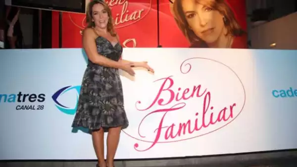 Fernanda Familiar presenta su programa