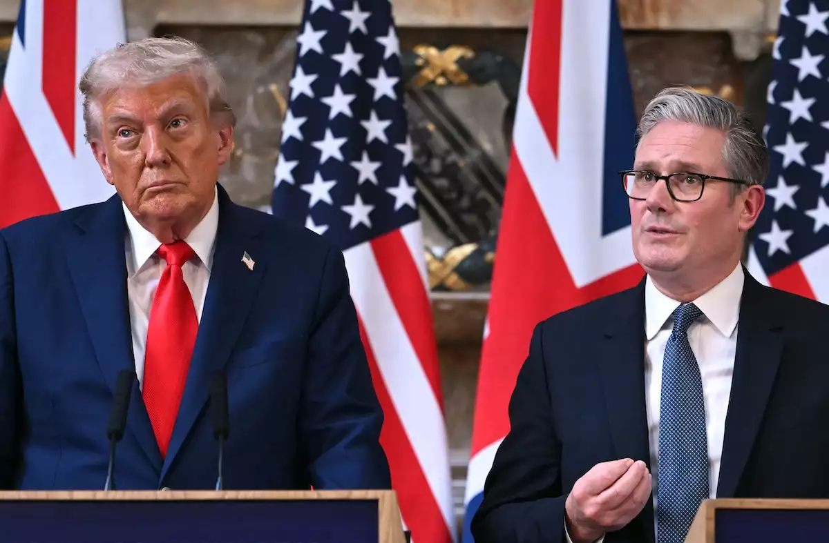?url=https%3A%2F%2Fcdn 3.expansion.mx%2F84%2F26%2F75df2bbf42af841077146370f67d%2Fdonald trump visita reino unido 2 - Donald Trump lleva su discurso anti inmigrantes a Reino Unido