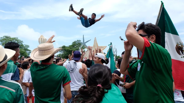Aficionados en el estado de Campeche celebrando