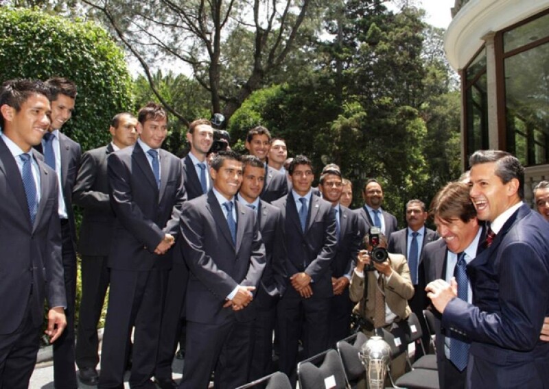 Enrique Peña Nieto convivió con el equipo y con Miguel Herrera, DT del equipo.