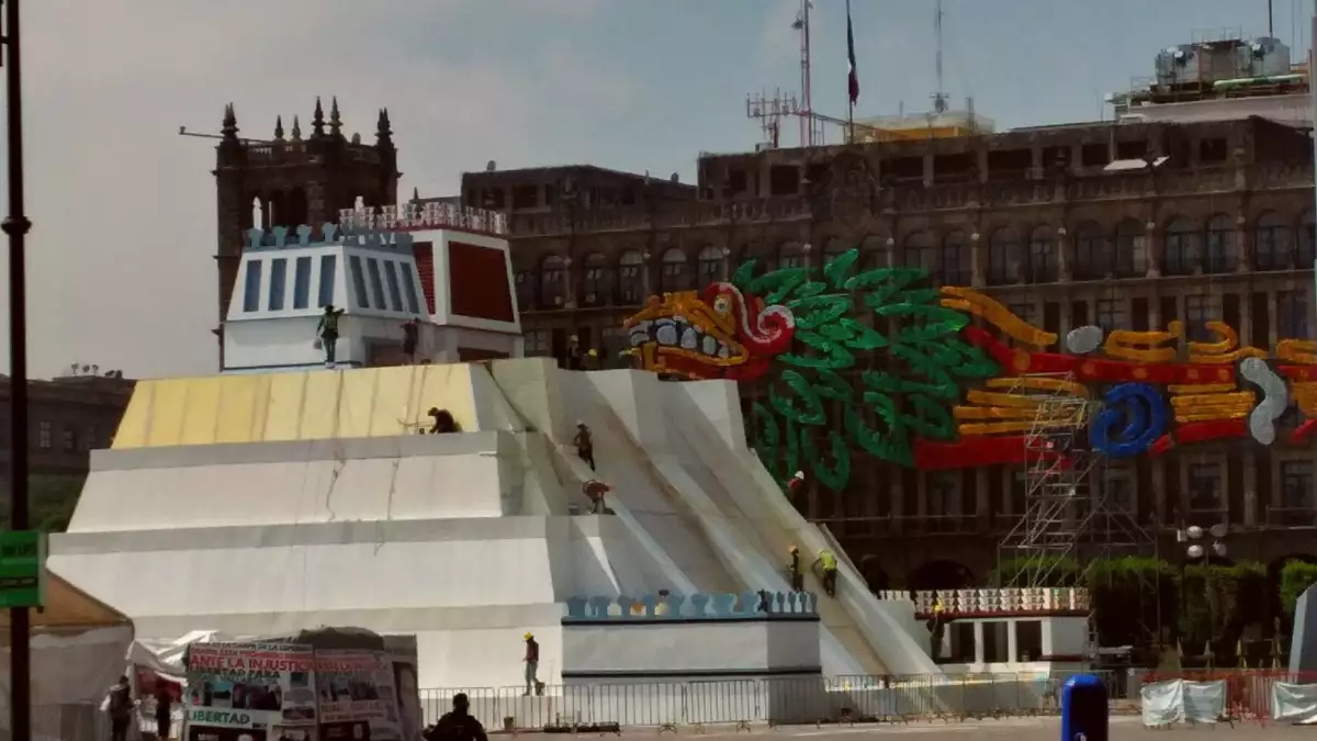 Instalación de una Maqueta en el Zócalo