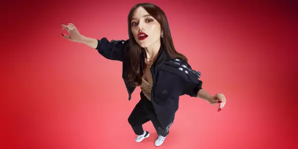 Jenna Ortega es la nueva imagen de Adidas